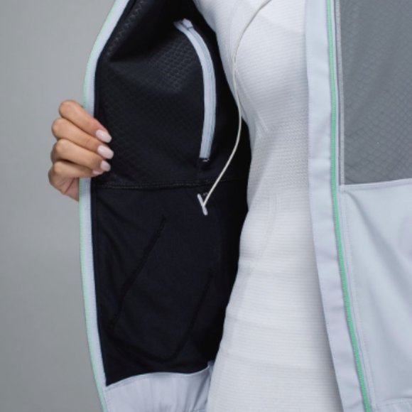 (2186) LULULEMON LIGHT SPEED JACKET Sz 6 ** Mild Flaw - Picture 7 of 15